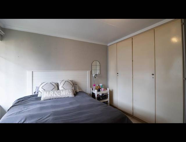 2 BEDROOM TOWNHOUSE FOR SALE IN VAN RIEBEECK PARK